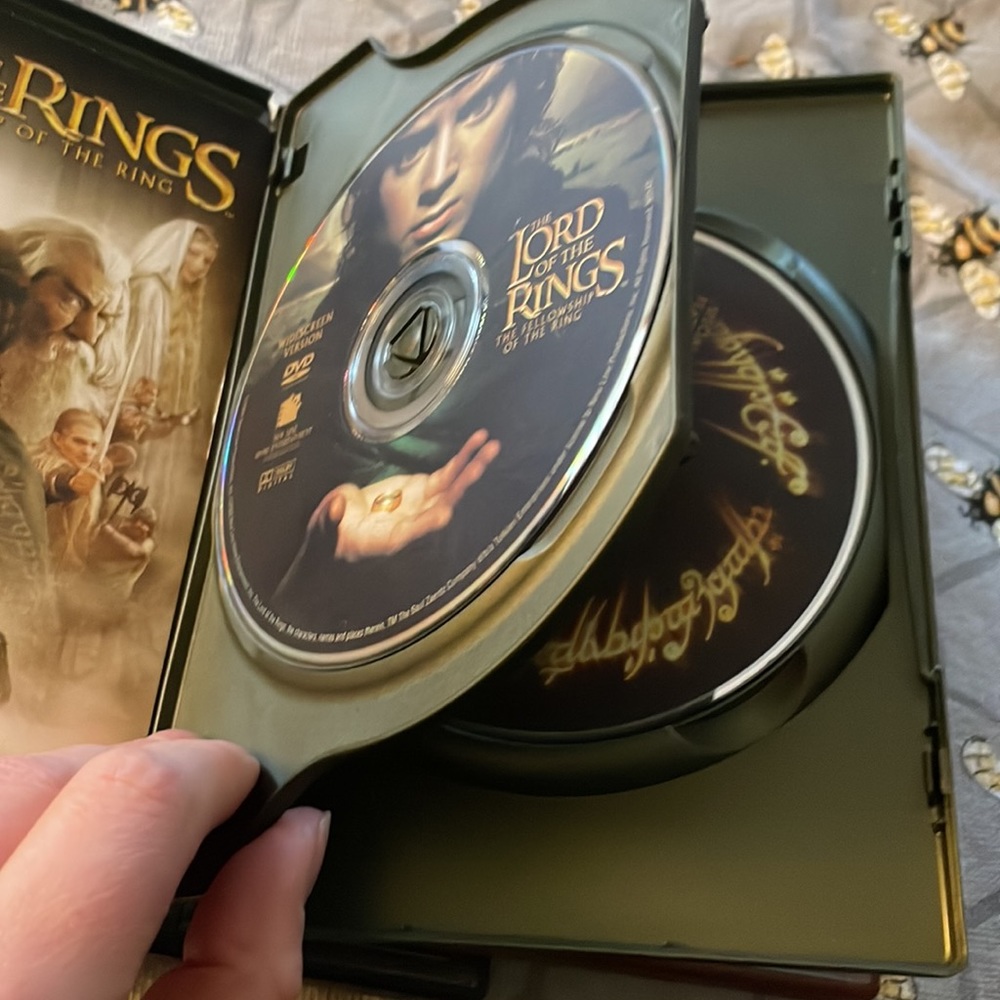 Lord of the rings dvds - Picture 3 of 8